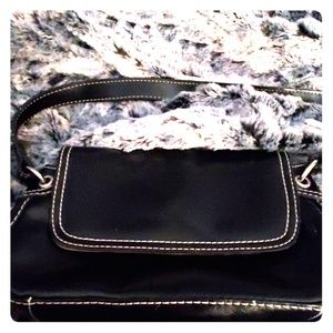 Villager Hand/Shoulder Bag